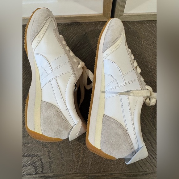 Tory Burch Hank Sneaker. Size 7.5 M. Snow White/Beige. Like New - Picture 4 of 8